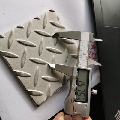 녹슬지 않는 304 바스트랩프 줄무늬강판 5 밀리미터 Astm A793 굴려진 바닥면